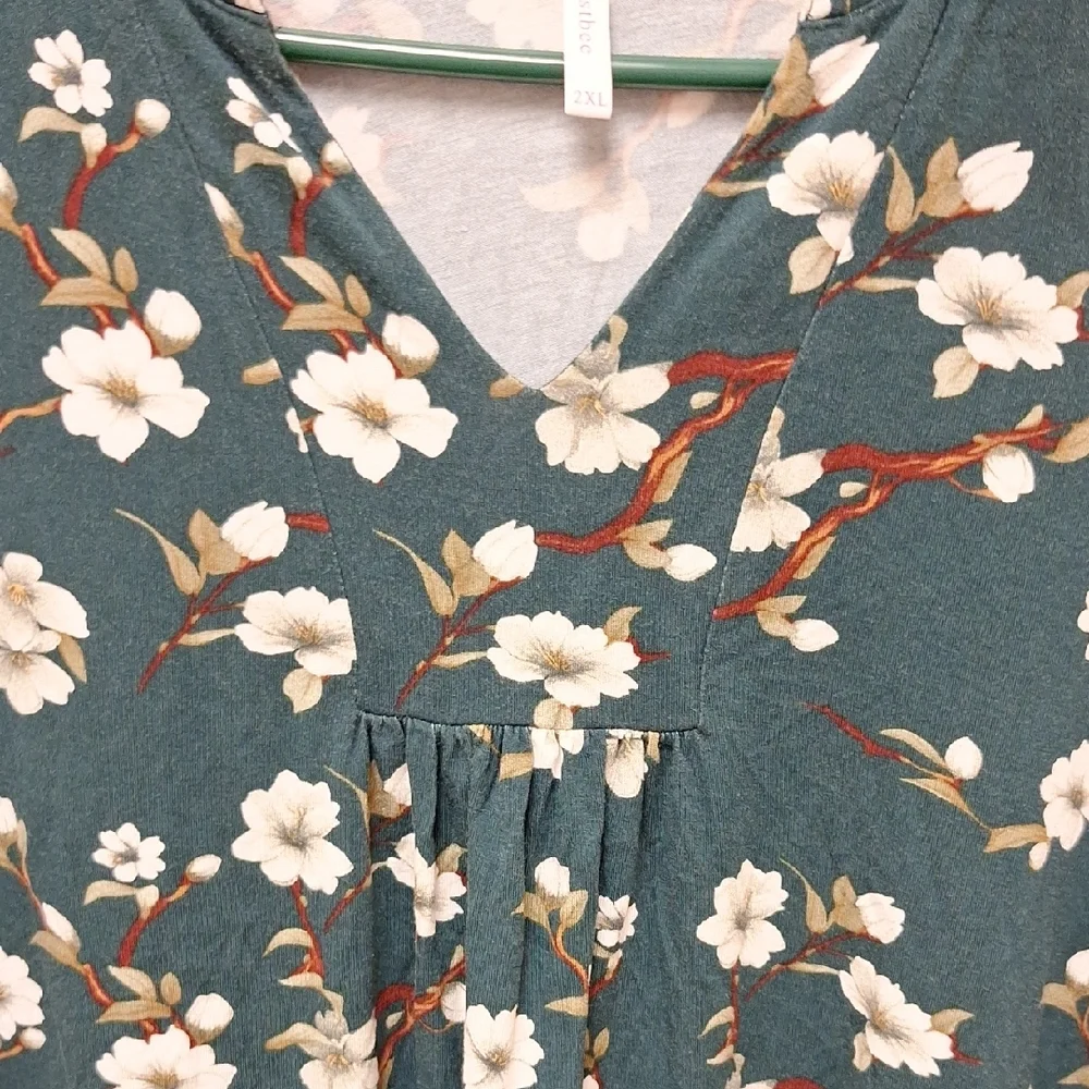 Floral V-Neck Blouse in Green - Picture 3 of 7